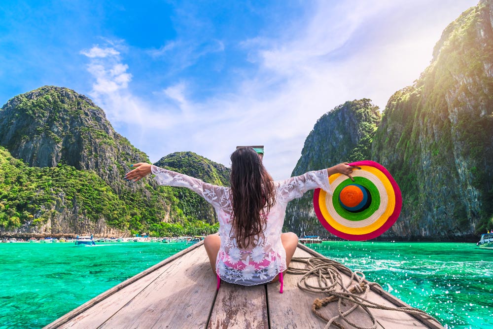 How to Live and Travel Full-Time by John Doe